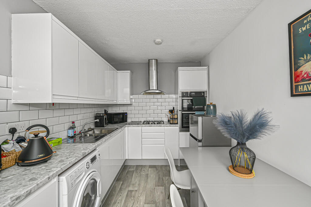 Apartment in London, St John's Estate, Isle of Dogs - View 4