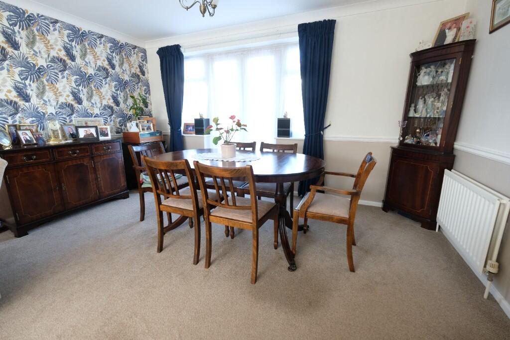 Poplar Drive, Marchwood, Southampton, SO40 4XH photo 3