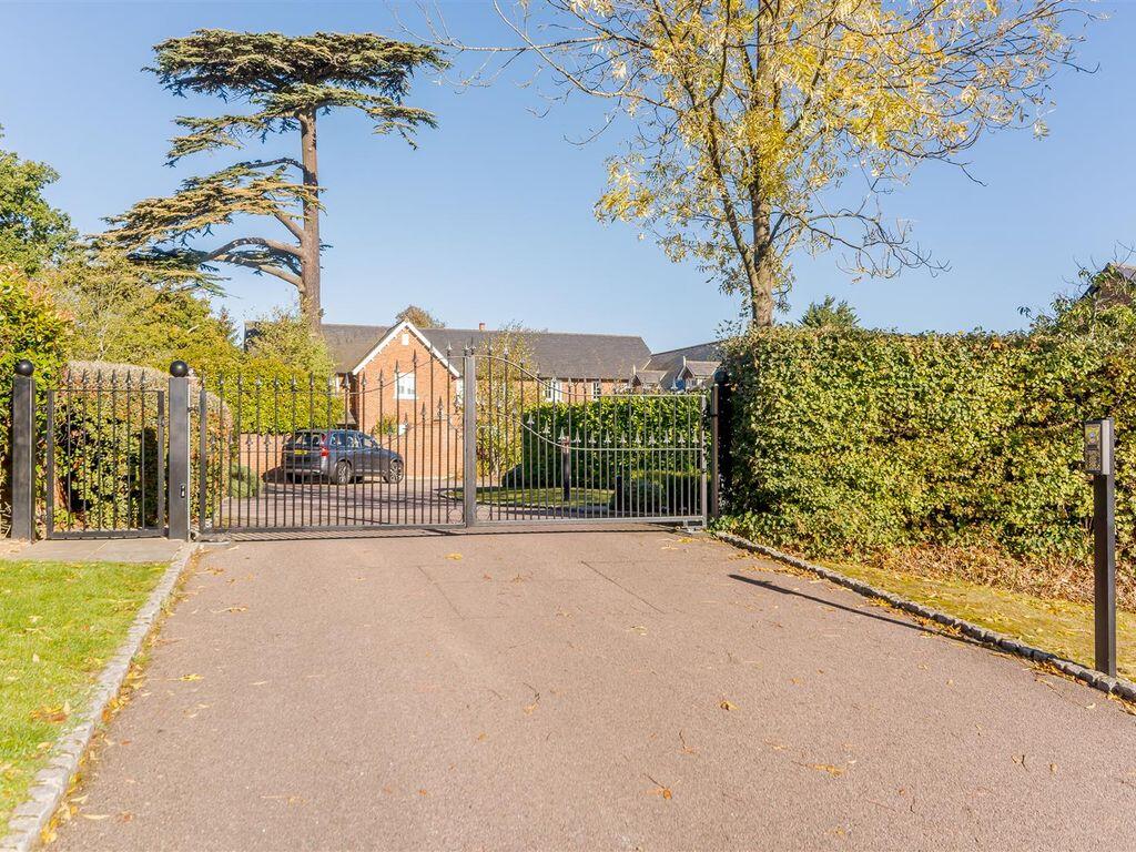 Additional image 18 of 'The Courtyard' Cucumber Lane, Essendon, AL9