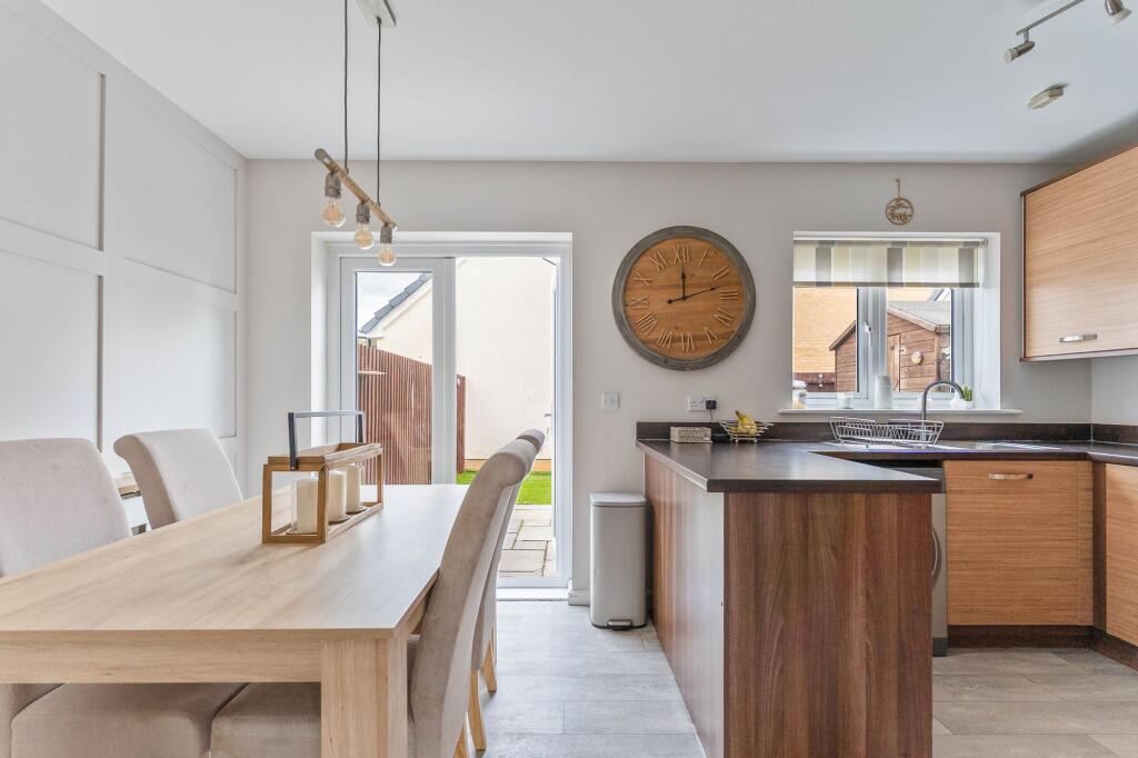 House in Newport - View 5