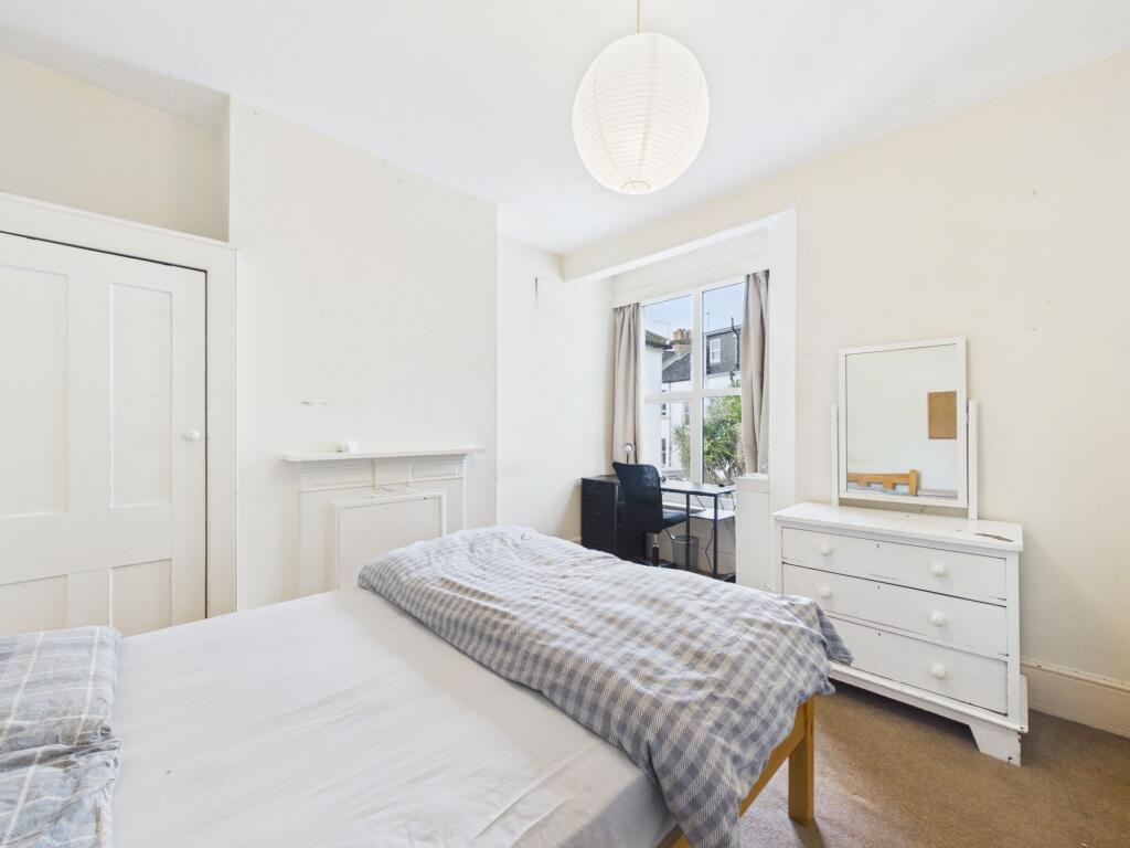 5 bedroom terraced house for rent