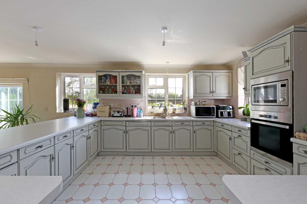 House in Hemel Hempstead - More