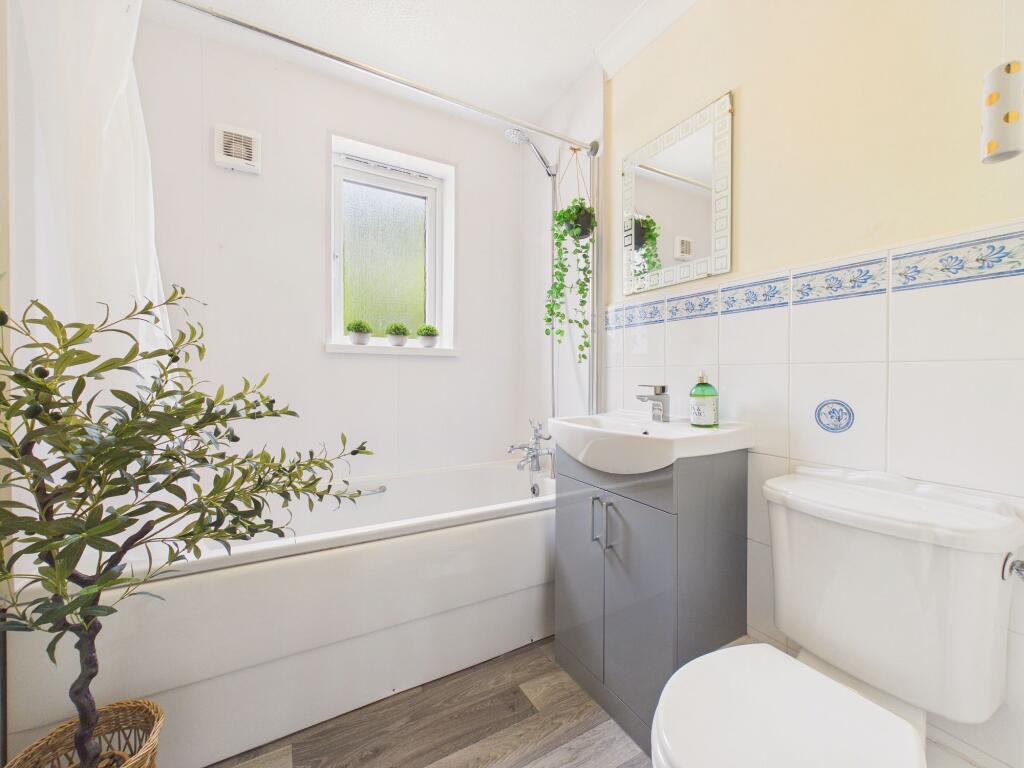Apartment in Gateshead, North East - View 3