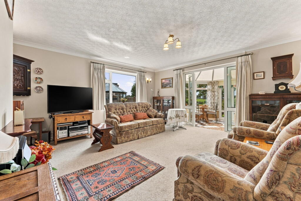 House in Macclesfield, Cheshire East - More