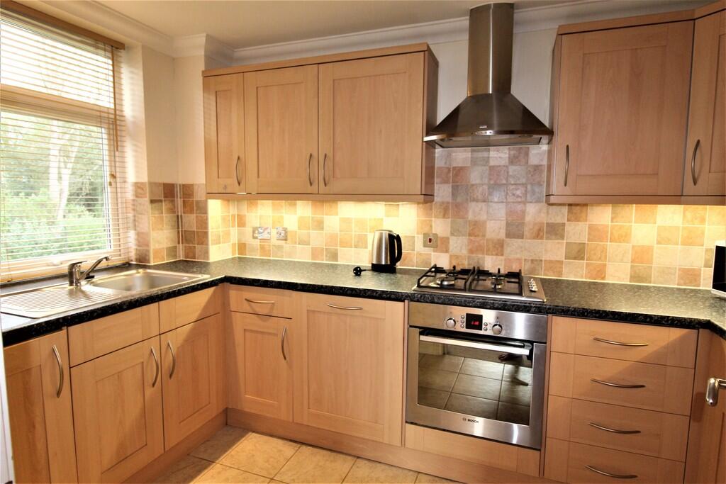 Apartment in Runnymede, Surrey - More