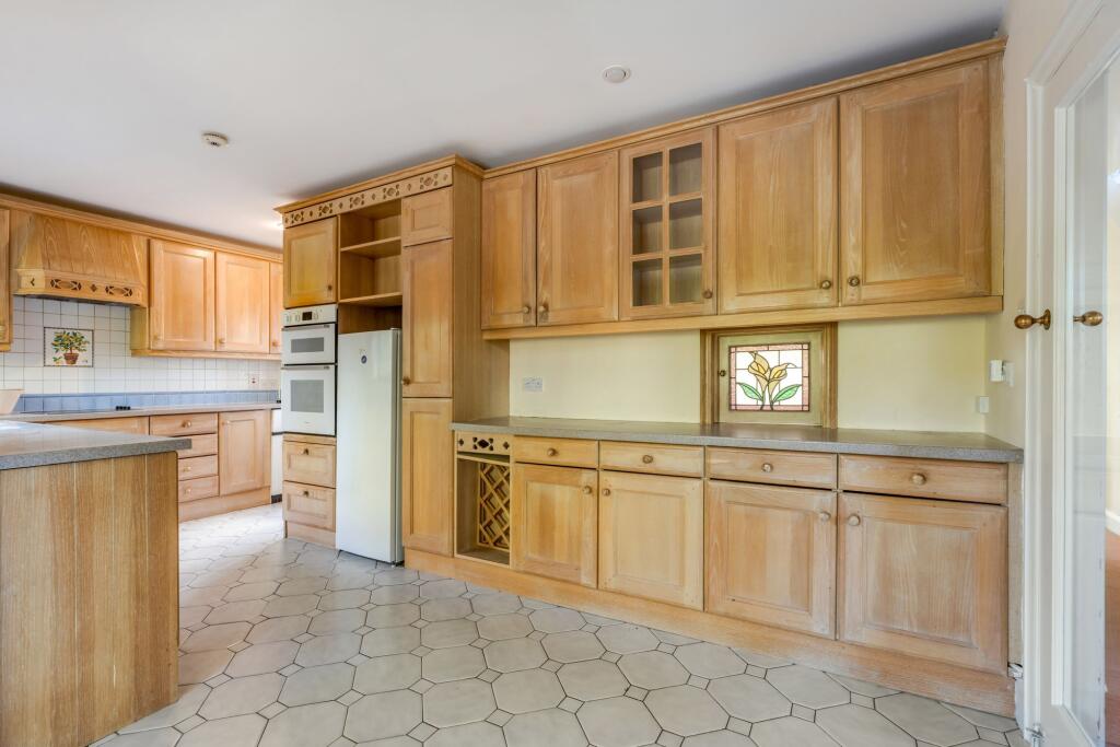 House in Banstead, Nork - View 5