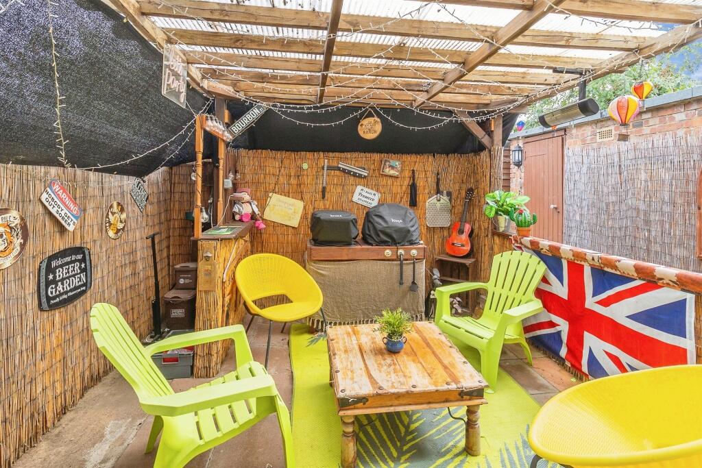 House in Houghton Regis, Central Bedfordshire - View 4