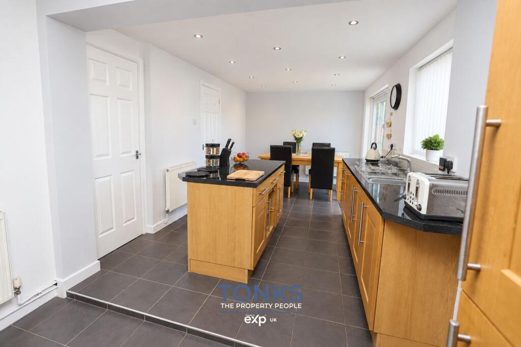 House in Dudley, West Midlands - View 5