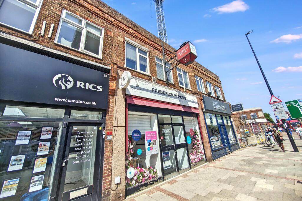 26a Crown Lane, Morden, Surrey SM4 5BL photo 2