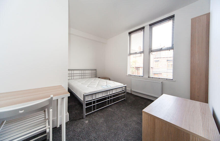 6 bedroom terraced house for rent
