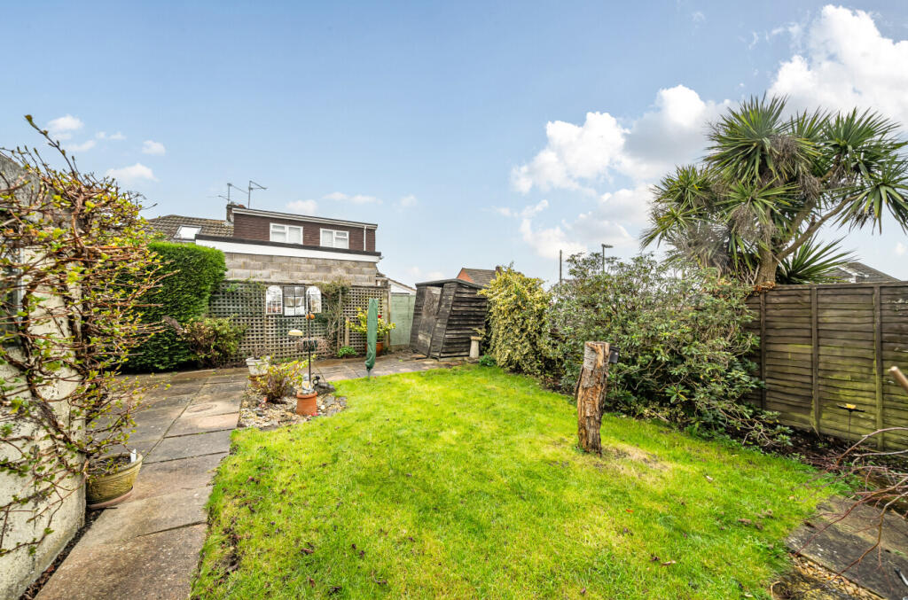 House in Waverley, Heath End, Farnham - View 5