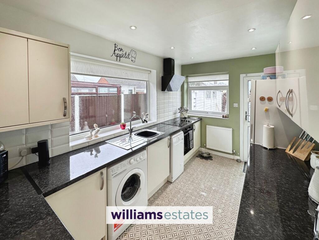 Salisbury Drive, Prestatyn, LL19 photo 2