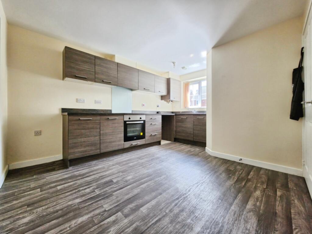 House in Oldham, Greater Manchester - View 3