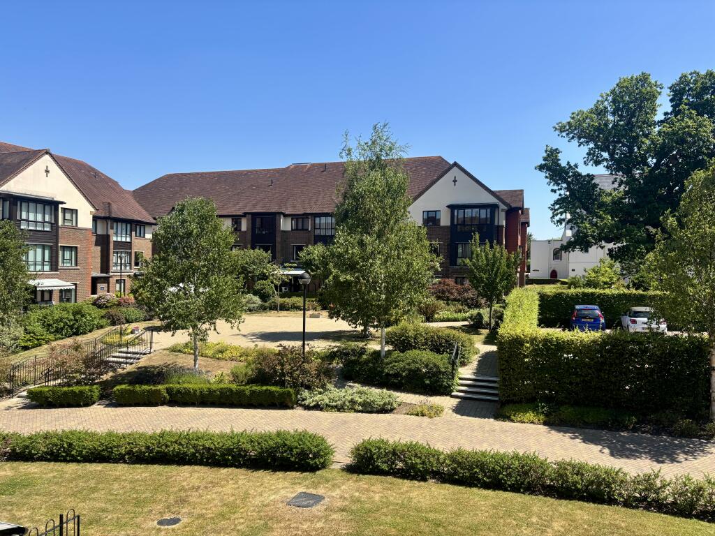 Apartment in Redhill - View 2