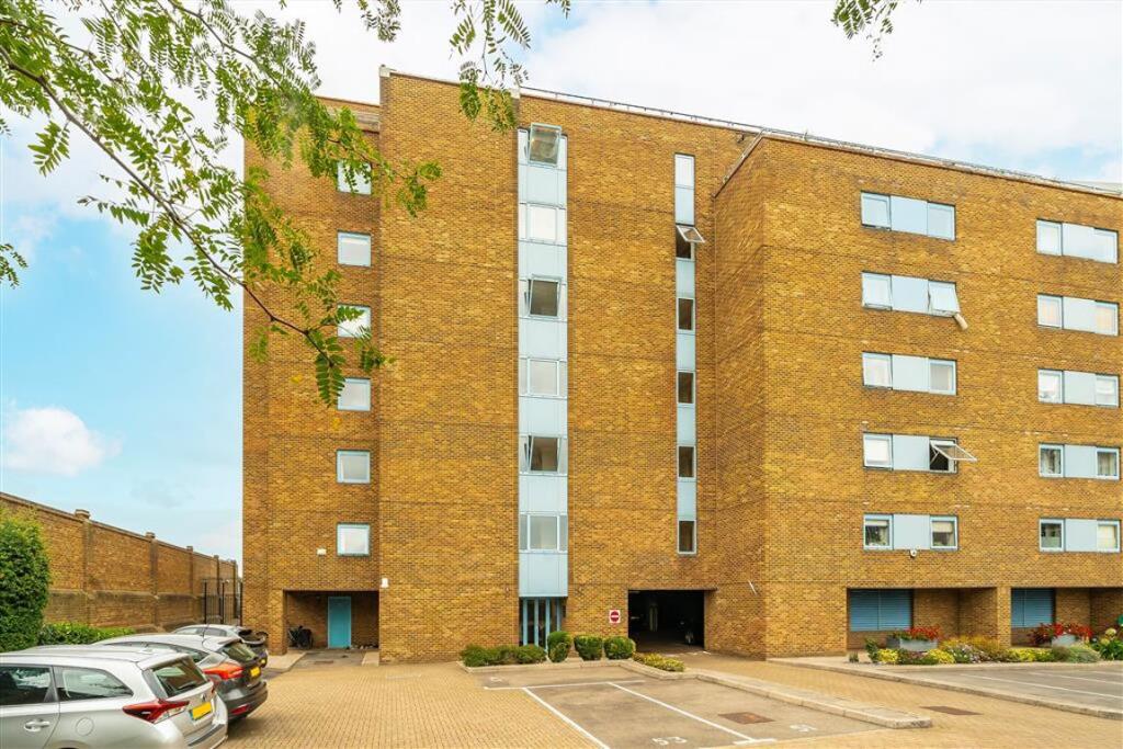 Apartment in London - More