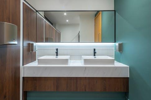 a8a62944cc5fa9ce0d045621c4bdebc3-ah-022.jpg