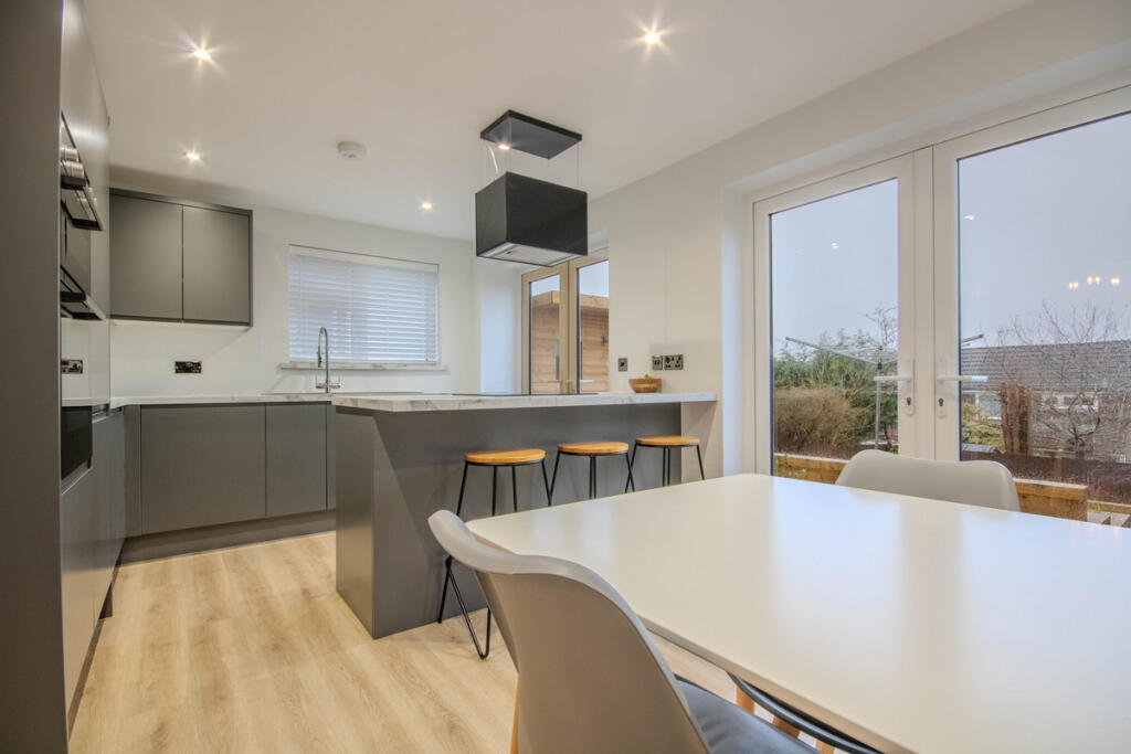 House in Abertridwr, Hendredenny, Penyrheol Trecenydd & Energlyn - View 5