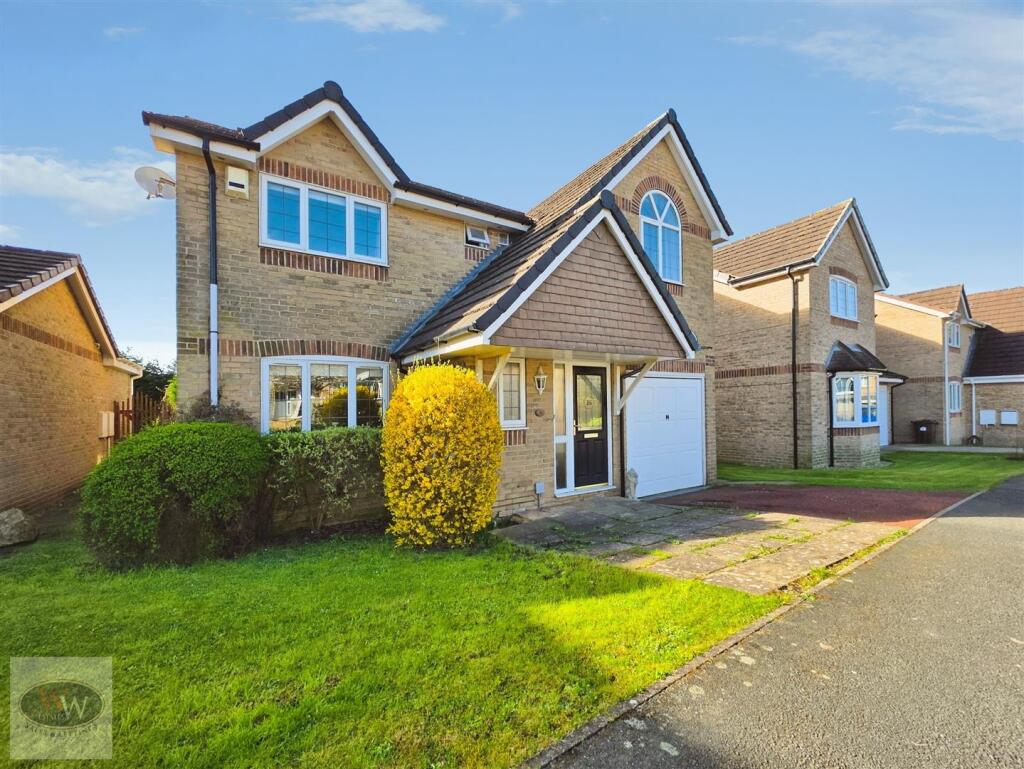 Main image of property: Oakleigh View, Baildon, BD17 5TP