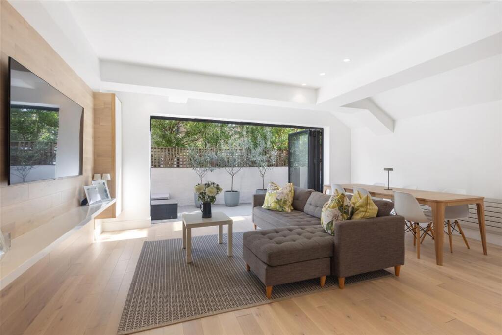 3-bed flat on Wardo Avenue , Fulham, SW6, £1,195,000