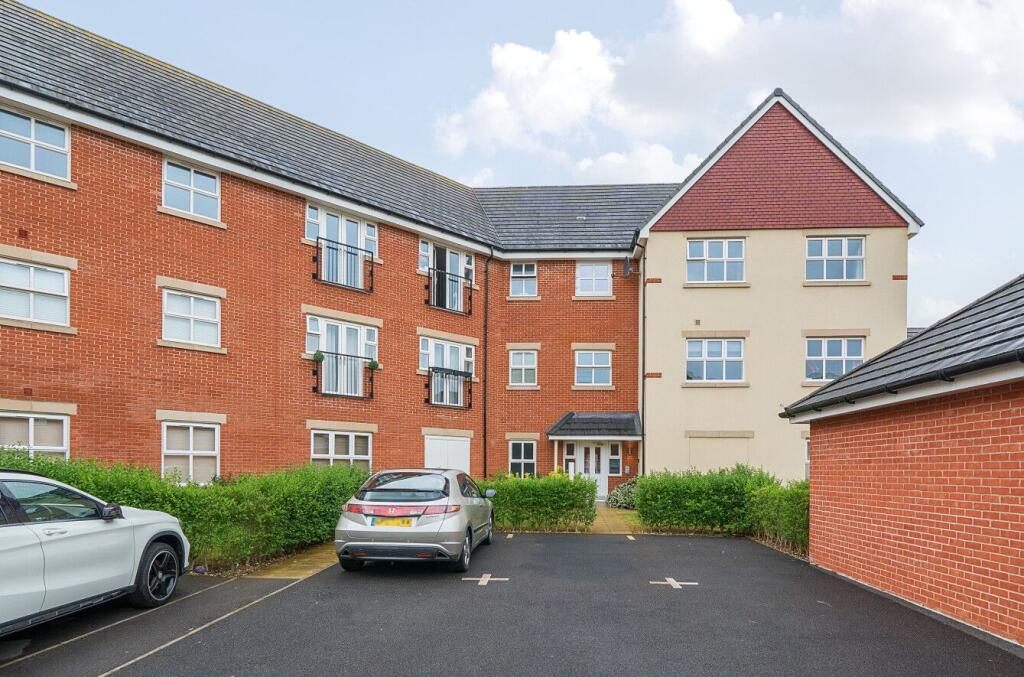 1-bed flat on Draper Close, Andover, SP11 6YR, £159,500
