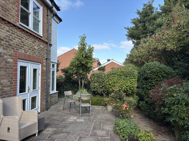 2-bed flat on Churchfield Court, Cambridge, £550,000