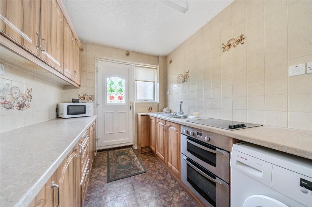 Devon Close, Kidderminster, Worcestershire photo 3