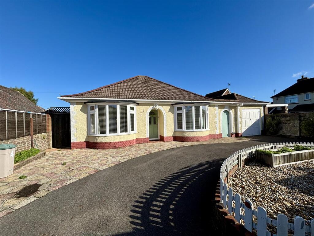 2-bed detached on Roundle Road, Felpham, £325,000