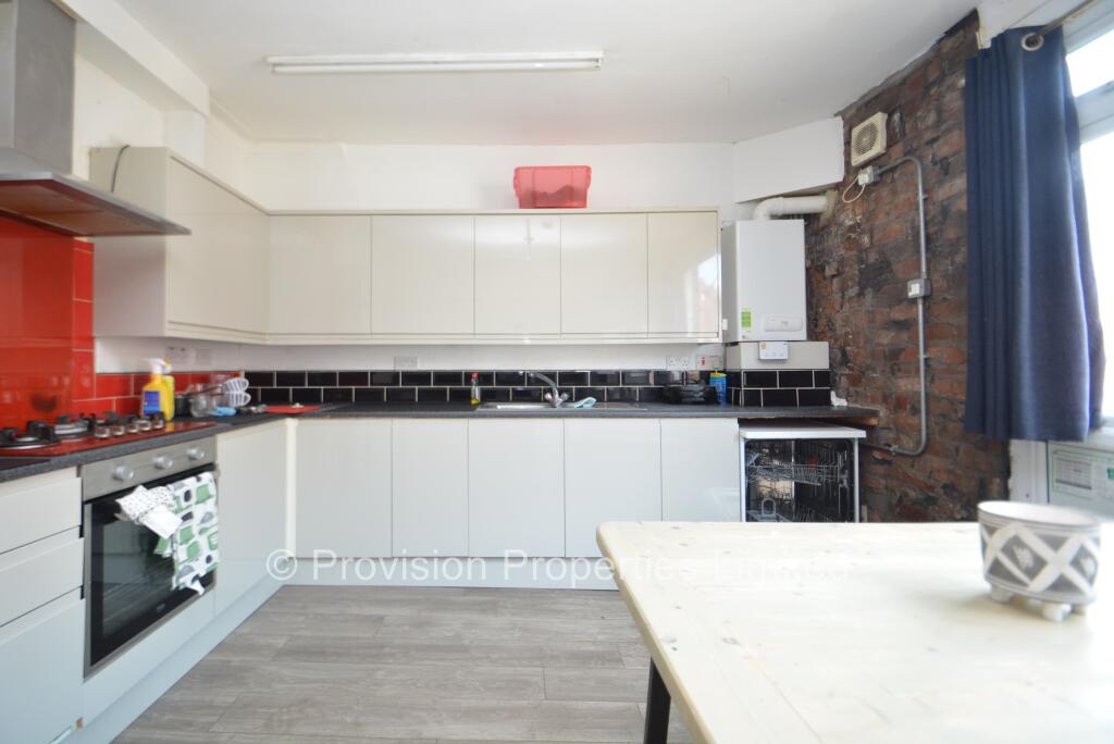 8 bedroom terraced house for rent