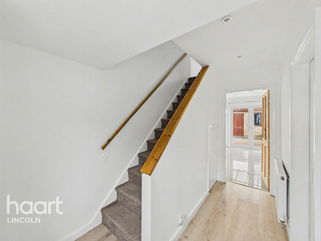 Camwood Crescent, Lincoln - View 2