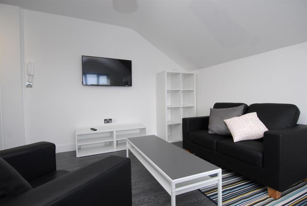 Apartment in Plymouth - View 3