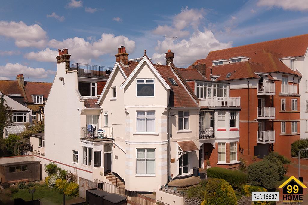 Main image of property: 3 Pembury road, Westcliff, Essex, SS0