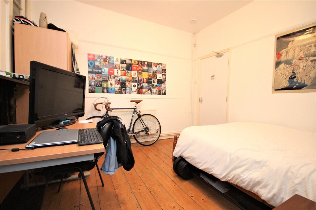 6 bedroom terraced house for rent