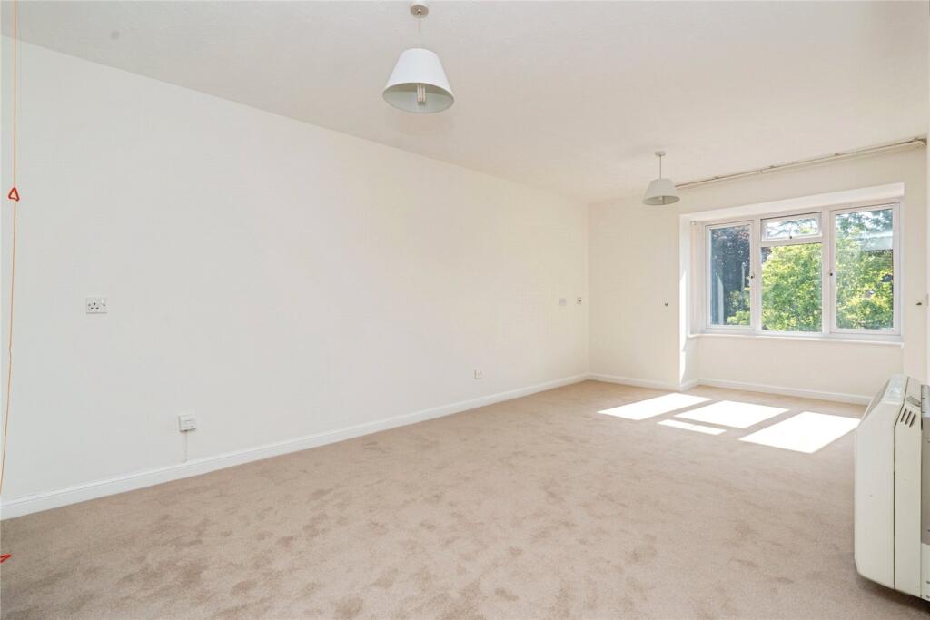 Cedar Court (Addlestone), Addlestone photo 2