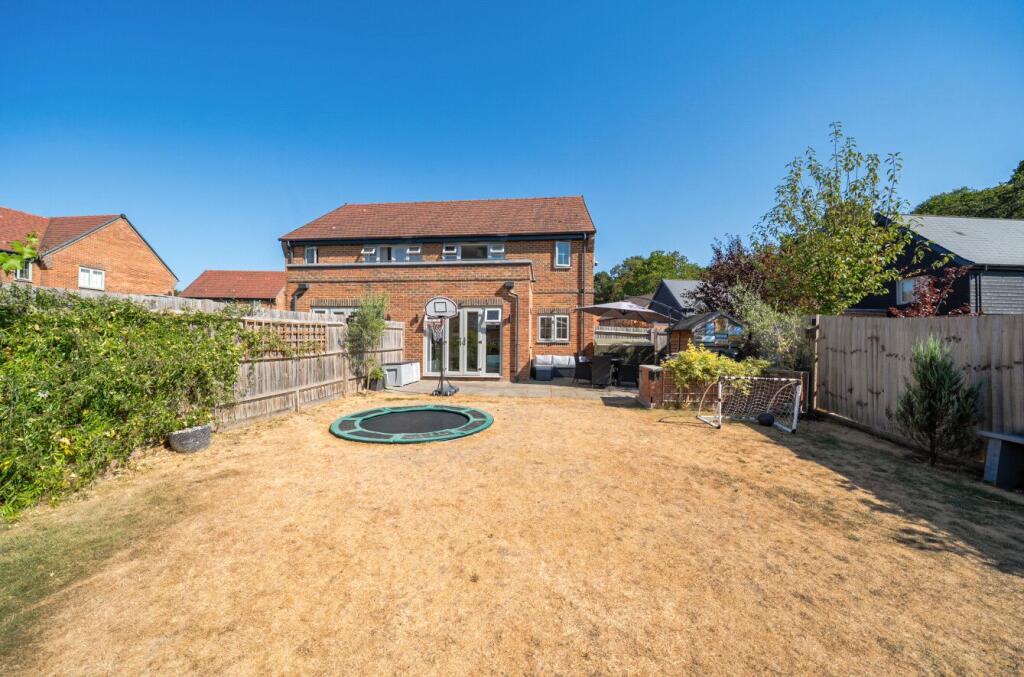 House in Guildford - View 2
