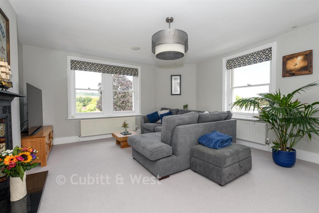 Apartment in Redhill - More