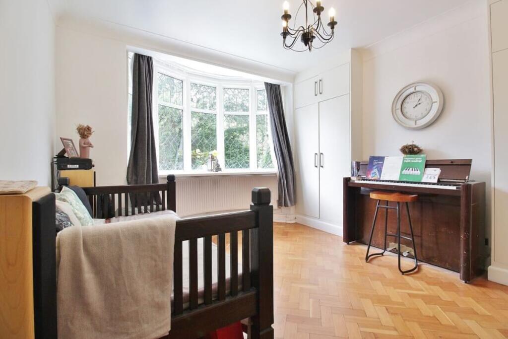 House in London - View 3