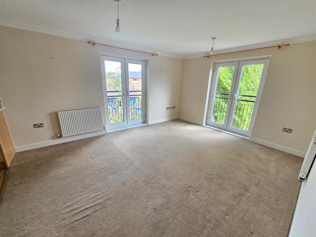 Apartment in Aylesbury, Buckinghamshire - View 4