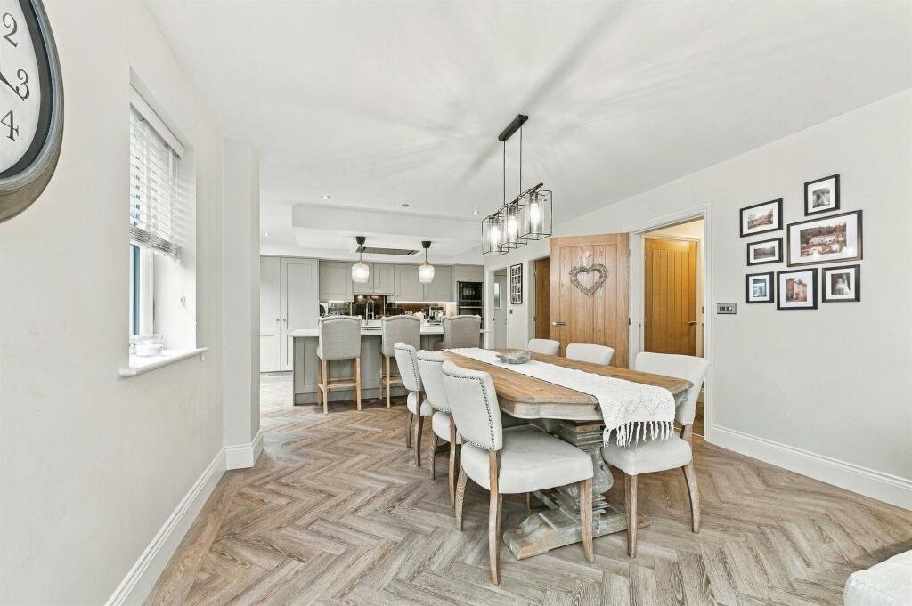 House in Wakefield - View 5