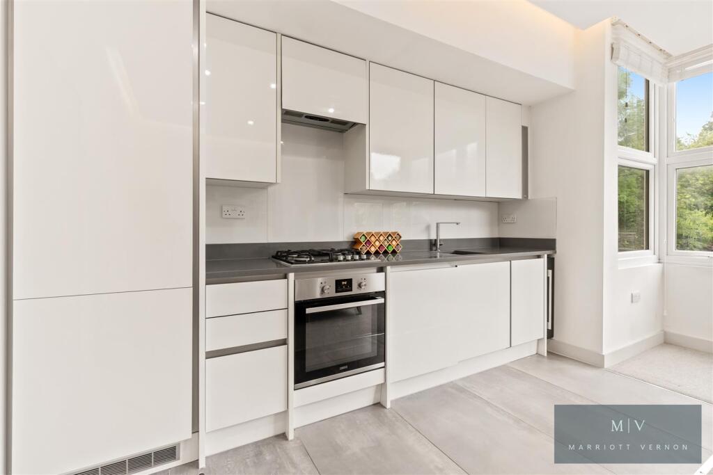Apartment in Croydon - View 3
