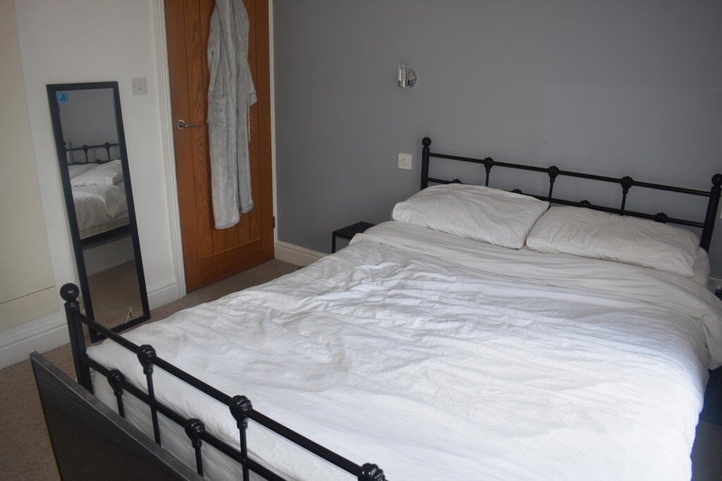 Apartment in Yeovil, Somerset - View 5