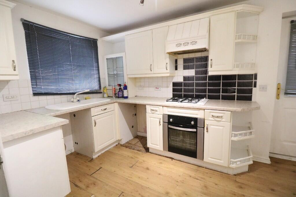 48 Lindsey Drive, Crowle, DN17 4NY photo 2