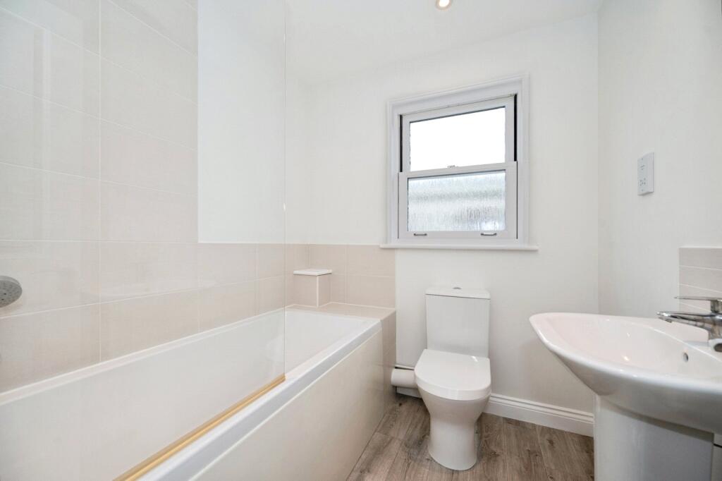 House in Havant, Hampshire - View 5