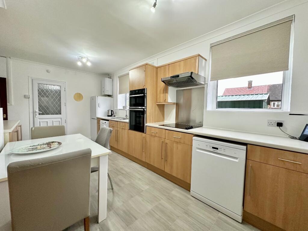 Petersfield Avenue, Harold Hill, Romford photo 4