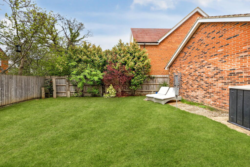 Cotswold Way, Whitehouse, Milton Keynes, MK8 - View 2