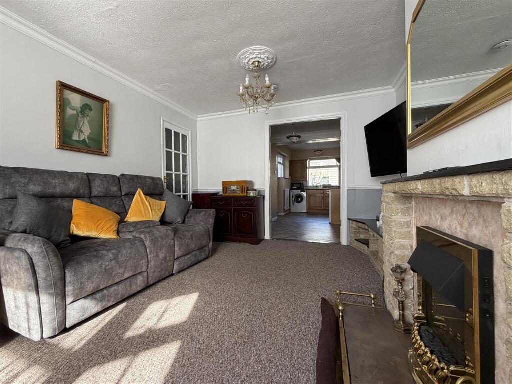 Featherstone Drive, Leicester photo 2