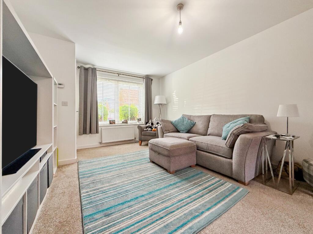 Bramley Drive, Hartley Wintney photo 2