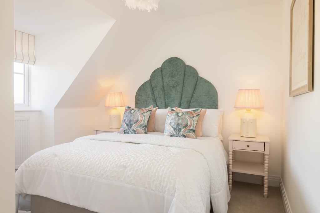 House in Little Heath, Hertfordshire - More