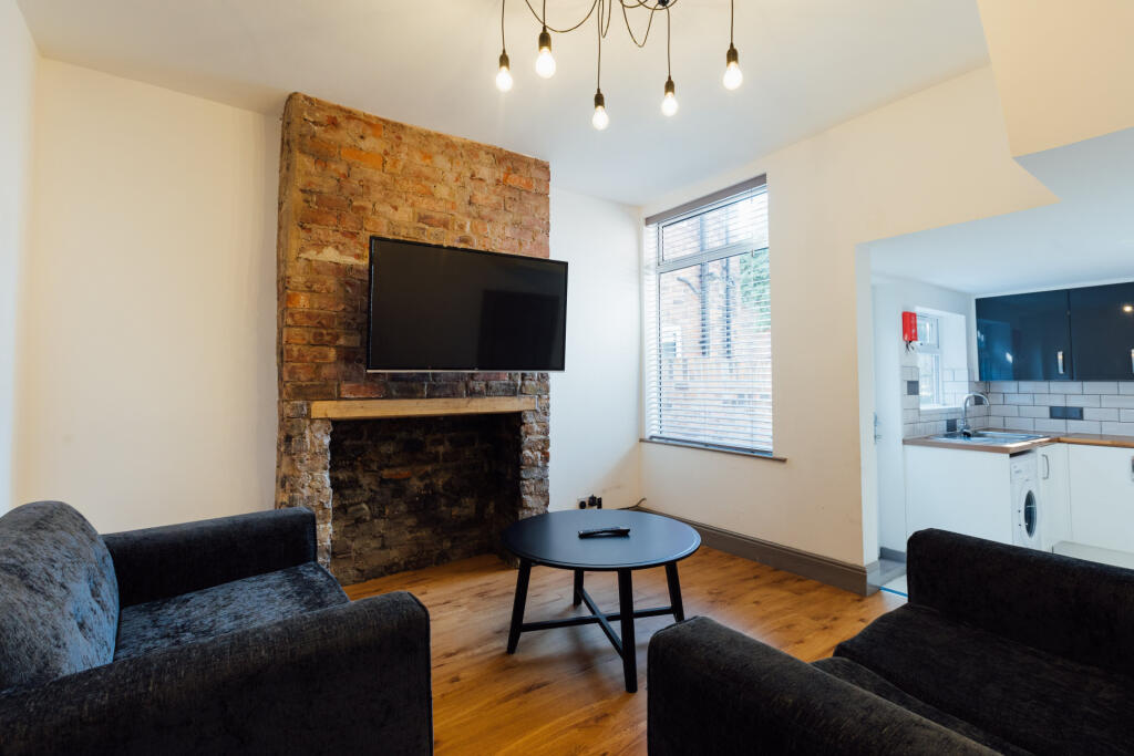 House in Hull - View 2