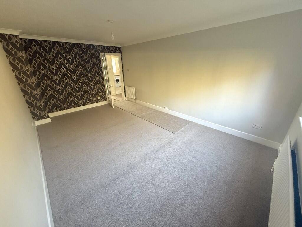 Apartment in Poole, Hillbourne, Broadstone - View 3
