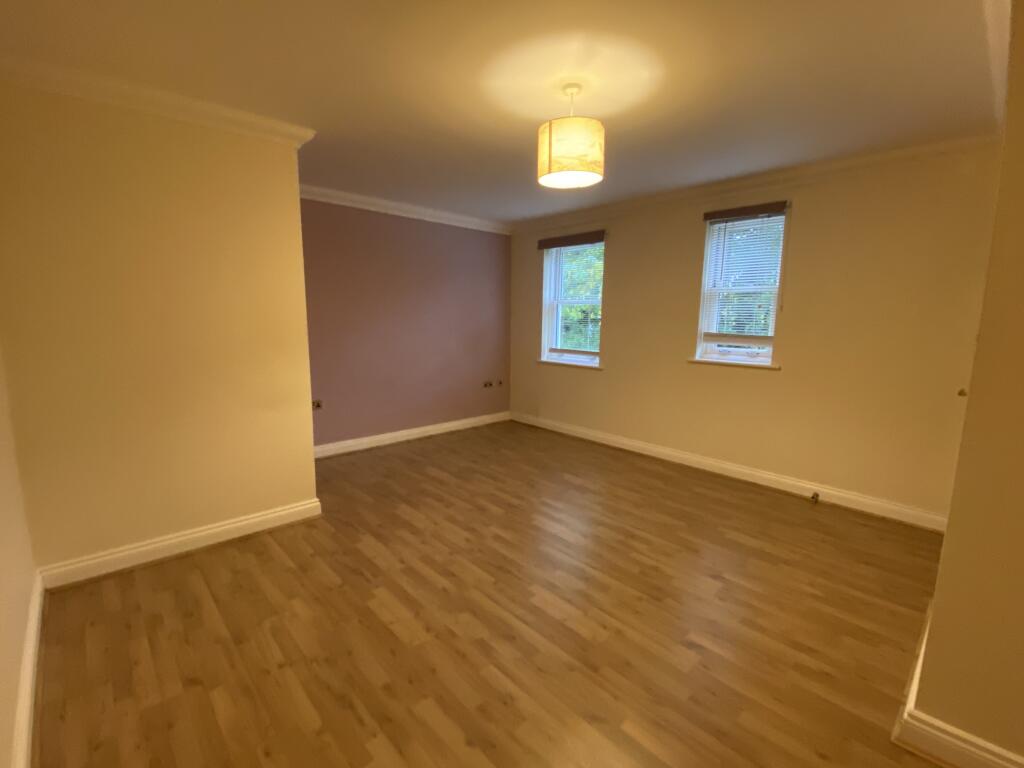 Apartment in Bournemouth, Charminster - View 5